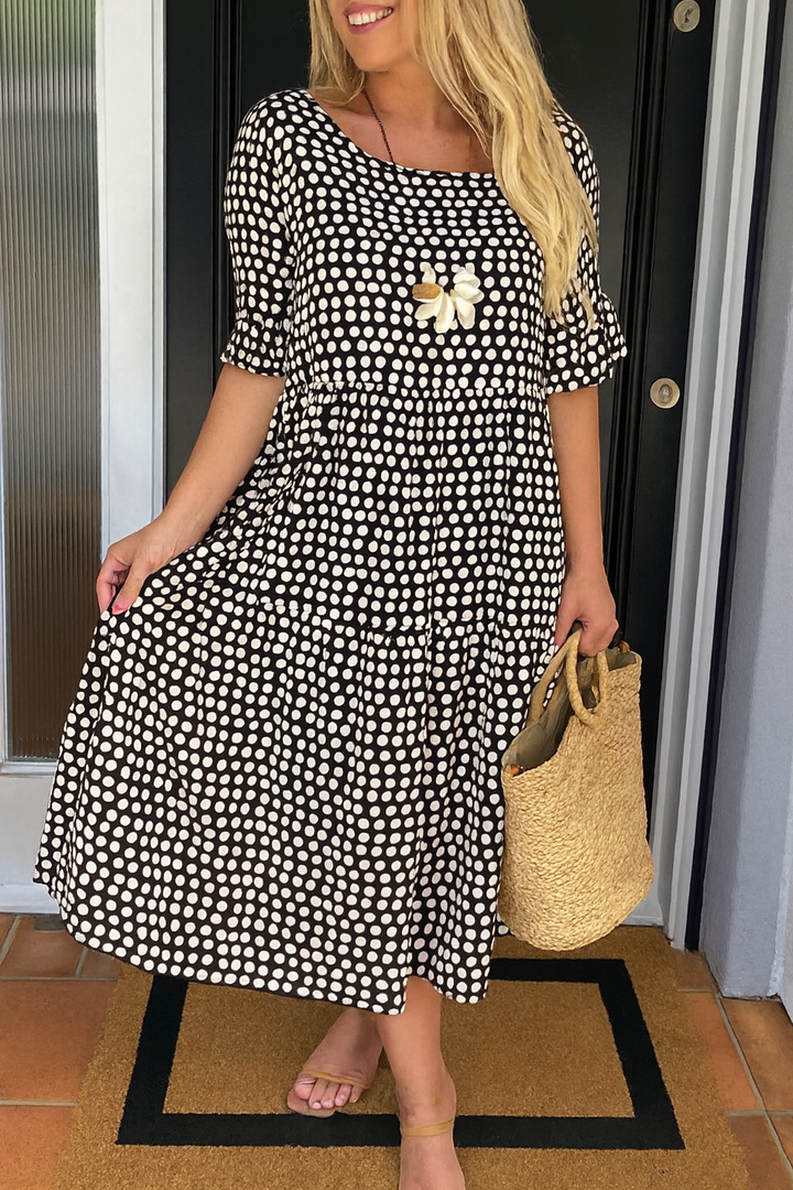 Damenkleid mit kurzen Ärmeln und lockerem Schnitt | Midi