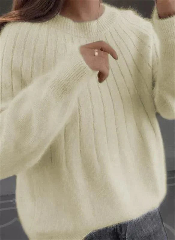 Women's fashionable sweater | With a round neckline