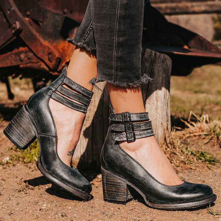 Women's elegant sandals with a lightweight sole