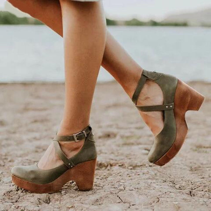 Damskie eleganckie na koturnie z paskiem wokół kostki | Buty