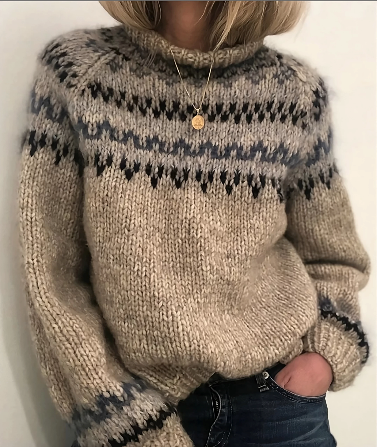 Sweter damski z golfem | Zimowy styl