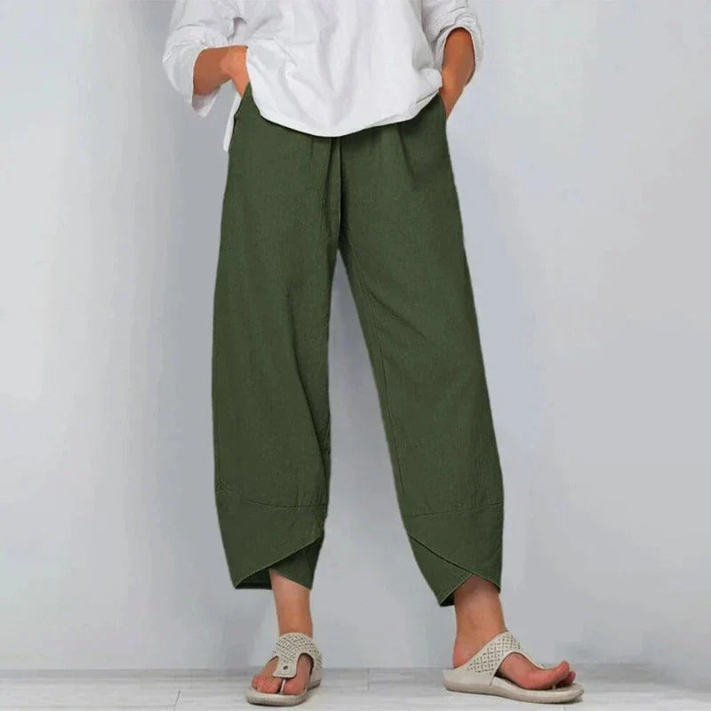 Damenweite Cropped-Hose im lockeren Schnitt | Versetzter Saum