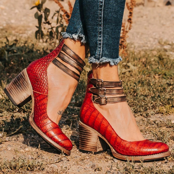 Women's elegant sandals with a lightweight sole
