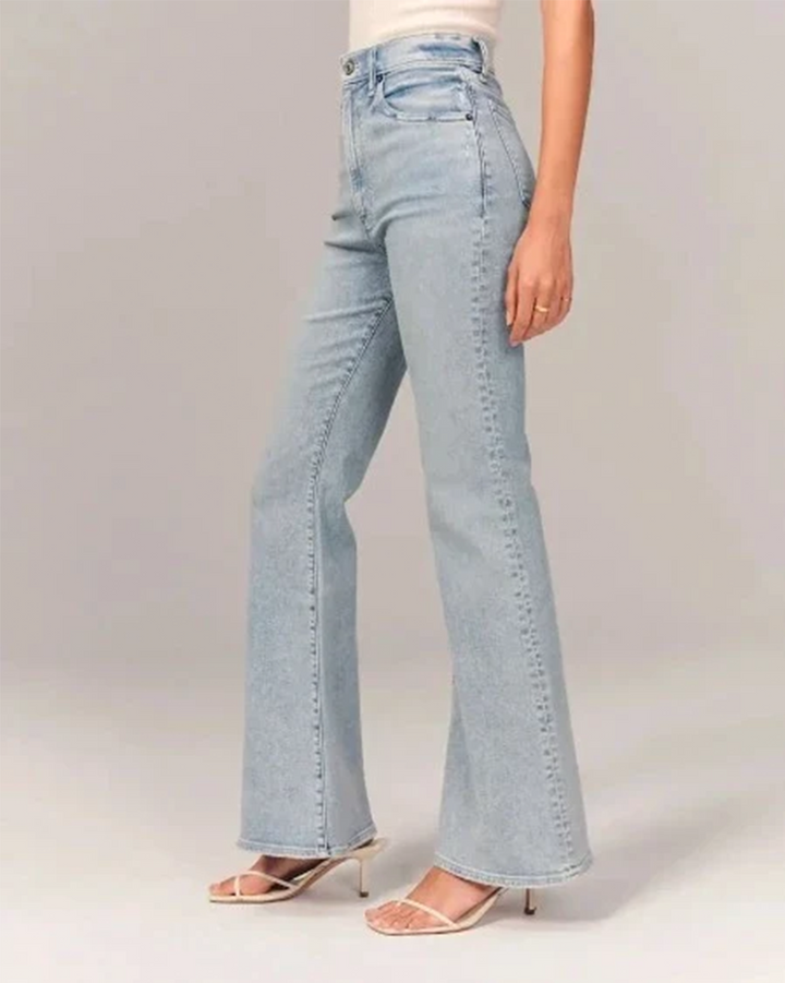 Women's high-waisted jeans with flared legs | Winter