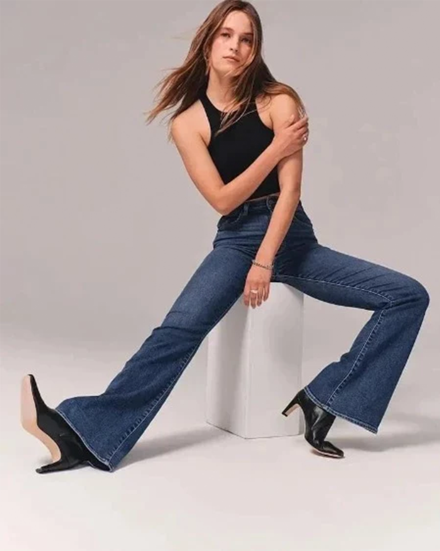 Women's high-waisted jeans with flared legs | Winter