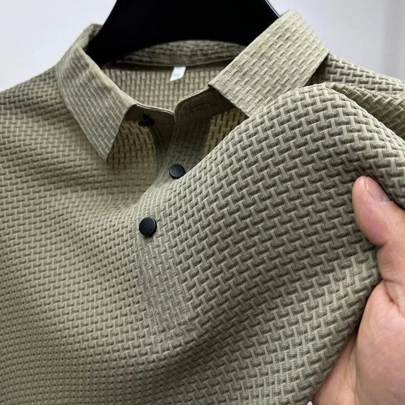 Men's polo shirt with collar and short sleeves